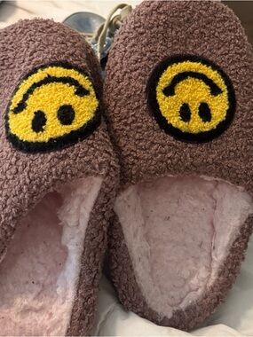 Cozy Brown Plush Women's Slippers with Yellow Smiley Accent size 40-41